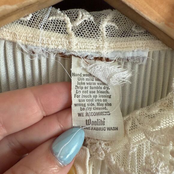 70s Vintage | Cream Pleated Lace Collar Blouson Sleeve Midi Dress | Medium - Picture 5 of 9